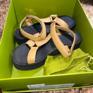Tory Burch Tan Leather T-Strap Platform Sandals with Black Footbed